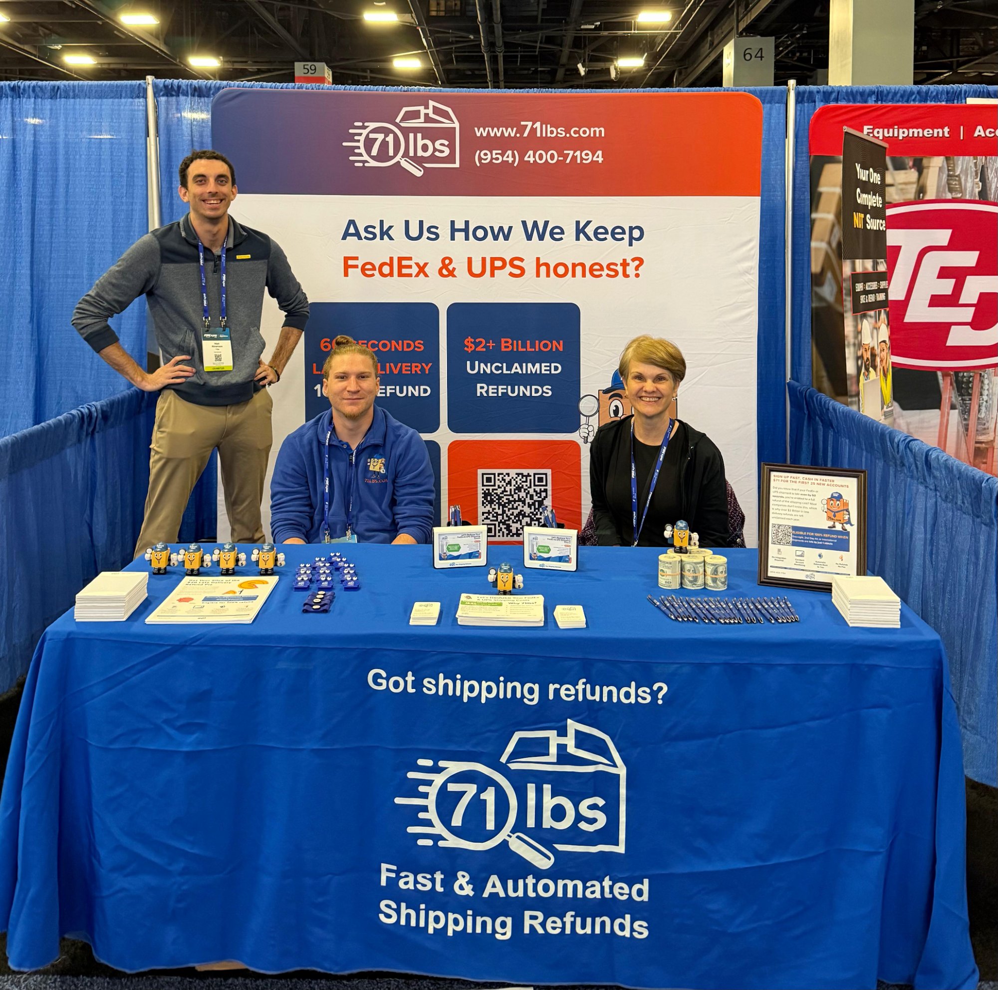 71lbs team at trade show